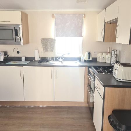 The Orchards Holiday Home Clacton-on-Sea Exterior photo